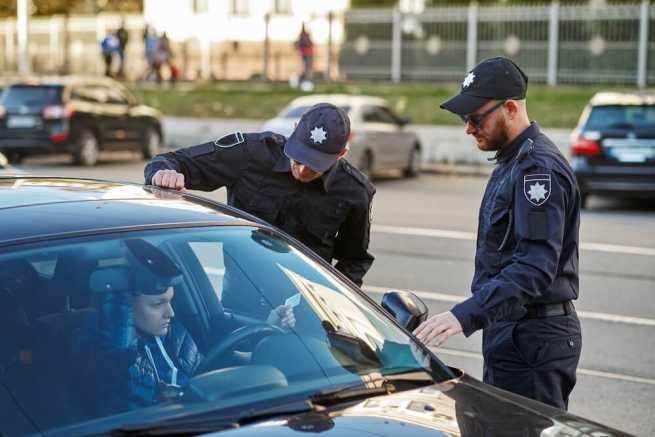 Zatrzymanie samochodu przez policję z powodu podejrzenia że jest kradzione, co zrobić?